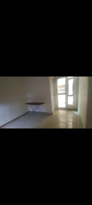 Room in 3 BHK Apartment at Gaur City 2 - 12th Avenue, Sector 16c Greater Noida – for Rent