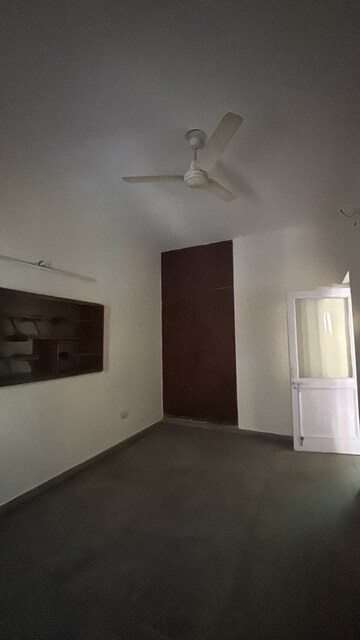Room in 4 BHK Builder Floor at Safdarjung Enclave – for Rent