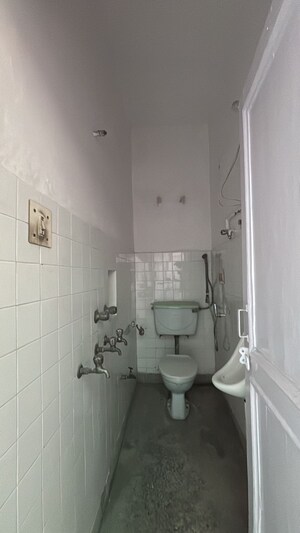 Bathroom in 4 BHK Builder Floor at Safdarjung Enclave – for Rent