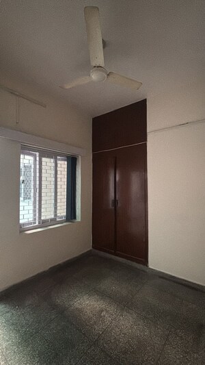 Room in 4 BHK Builder Floor at Safdarjung Enclave – for Rent