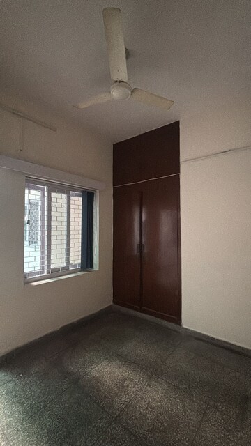Room in 4 BHK Builder Floor at Safdarjung Enclave – for Rent