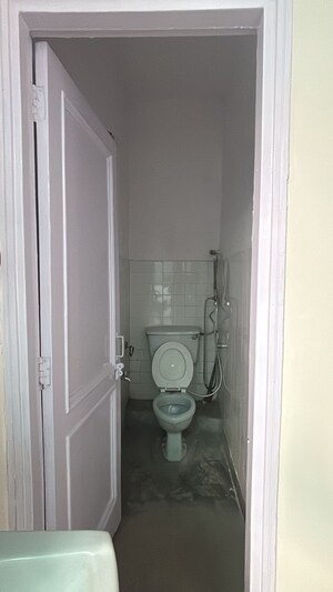 Bathroom in 4 BHK Builder Floor at Safdarjung Enclave – for Rent