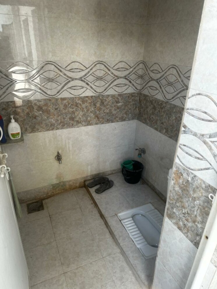 Bathroom, chanakyapuri 2 Bedroom 1000 Sq.Ft. Builder Floor In Chanakyapuri Ahmedabad 9705733