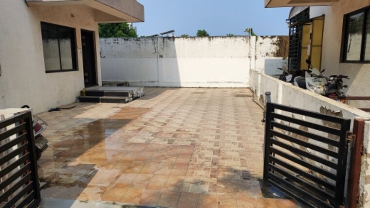  Parking, thaltej 4 Bedroom 2500 Sq.Ft. Villa In Thaltej Ahmedabad 9705743