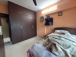 Bedroom in 3 BHK Apartment at Andheri West – for Rent