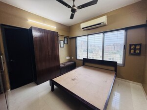 Bedroom in 3 BHK Apartment at Andheri West – for Rent