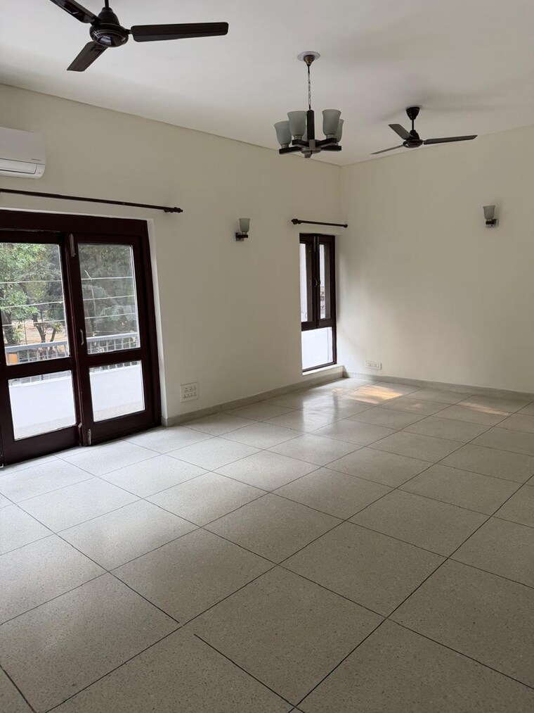 Room, anand niketan 3 Bedroom 400 Sq.Yd. Builder Floor In Anand Niketan Delhi 9705753