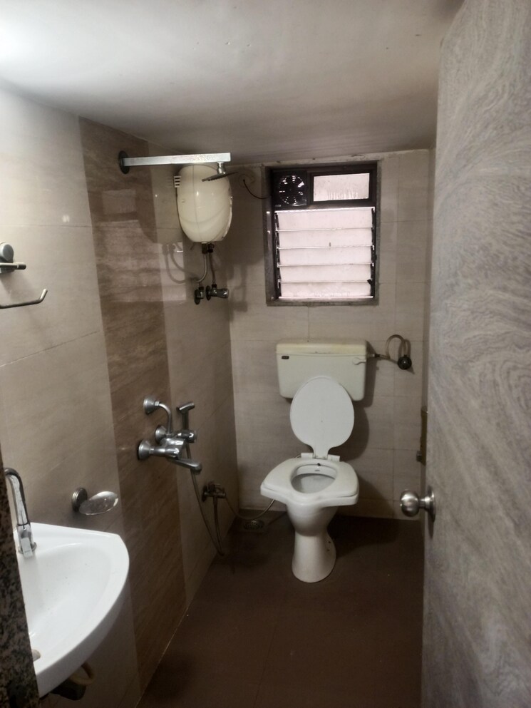 Bathroom, andheri west 2 Bedroom 780 Sq.Ft. Apartment In Andheri West Mumbai 9705755