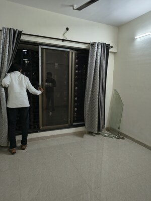 Furnished Amenities in 2 BHK Apartment at Bhoomi Midas, Kurla – for Rent