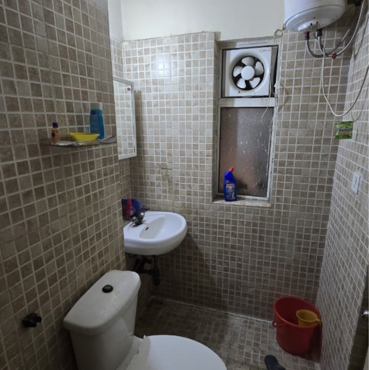 Bathroom, paras-tierea 3 Bedroom 1592 Sq.Ft. Apartment In Sector 137 Noida 9705769