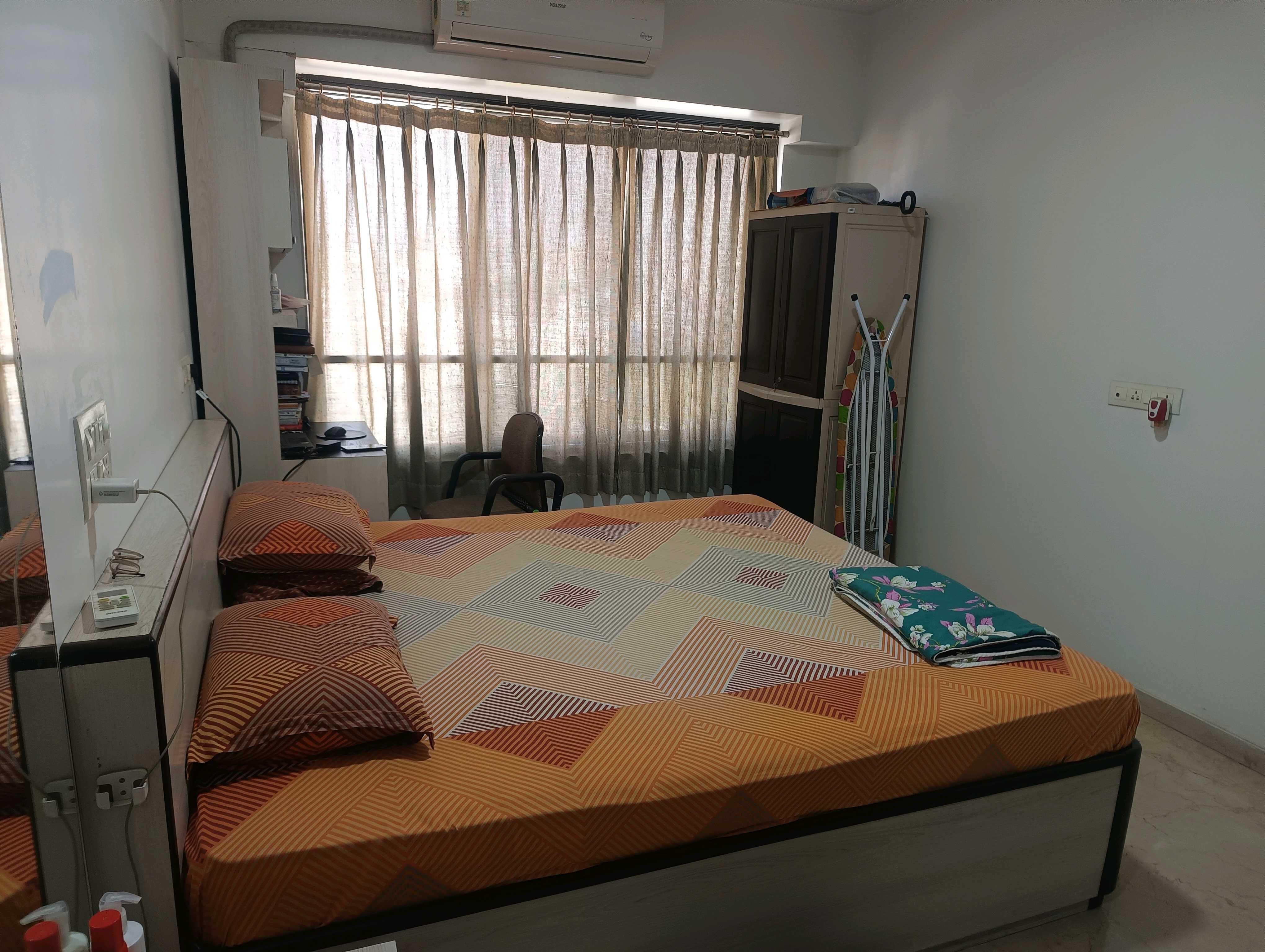 2 BHK + Servant Room Apartment For Rent in  Azad Nagar, Andheri West