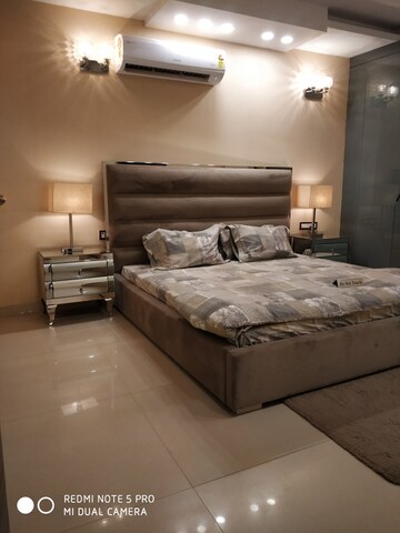 Bedroom in 4 BHK Builder Floor at Unitech Arcadia, South City 2 – for Sale