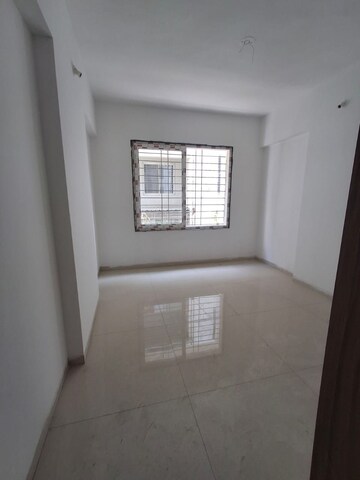 Room in 3 BHK Apartment at Akshay Floria Building A, Vadgaon Budruk – for Sale