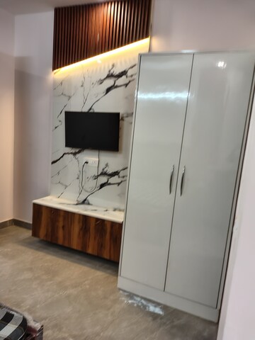 Furnished Amenities in 1 RK Builder Floor at Green Wood City, Sector 45 – for Rent