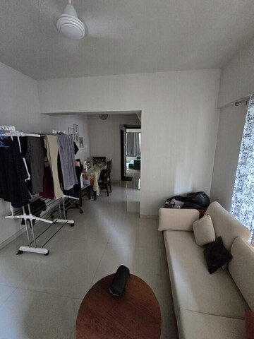 Team Area in 2 BHK Apartment at Dn Nagar – for Rent