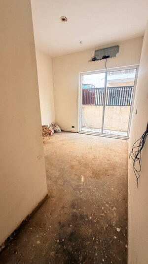 Room in 3 BHK Builder Floor at Bptp Astaire GardeN-Monet Floors, Sector 70a – for Sale