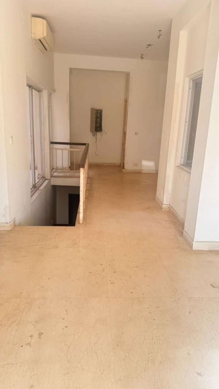 Room, bptp-astaire-garden-monet-floors 3 Bedroom 2512 Sq.Ft. Builder Floor In Sector 70a Gurgaon 9705868