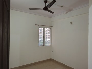 Room in 3 BHK Apartment at JM Florence, Tech Zone 4 Greater Noida – for Rent