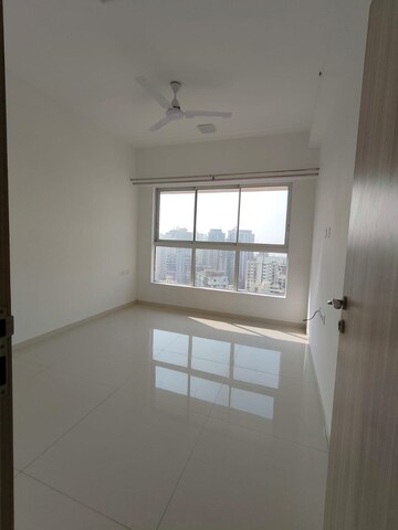 Bedroom in 2 BHK Apartment at Wadhwa Pristine, Matunga West – for Rent