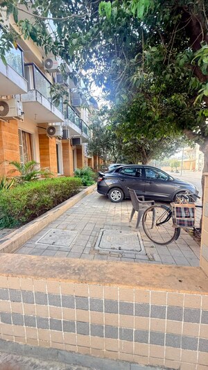 Parking in 3 BHK Builder Floor at Bptp Astaire GardeN-Monet Floors, Sector 70a – for Sale