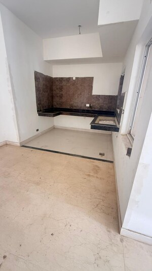 Room in 4 BHK Builder Floor at Bptp Astaire GardeN-Monet Floors, Sector 70a – for Sale