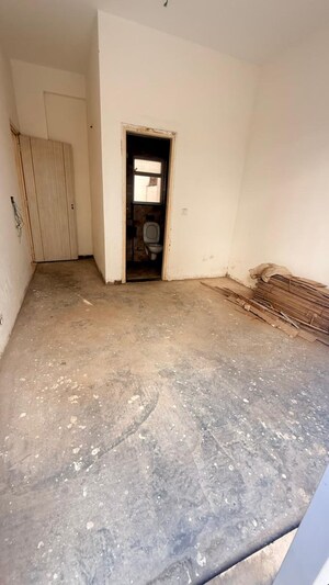 Room in 4 BHK Builder Floor at Bptp Astaire GardeN-Monet Floors, Sector 70a – for Sale