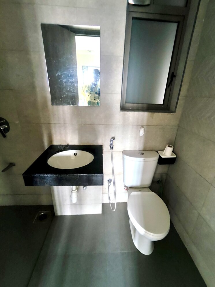 Bathroom, kalpataru-paramount 2 Bedroom 672 Sq.Ft. Apartment In Kapur Bawdi Thane 9705896