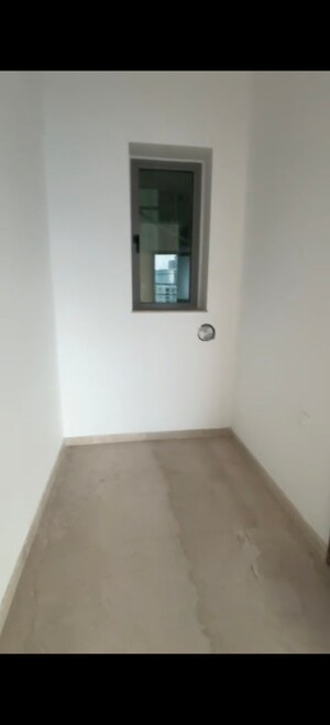 Room in 3 BHK Apartment at Kalpataru Immensa H, Kolshet Road – for Sale