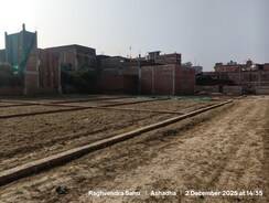 Plot For Sale in Jari Gauhani Market 
