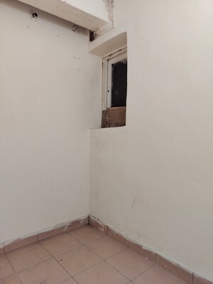 Room in 2 BHK Apartment at Sarita Vihar – for Rent