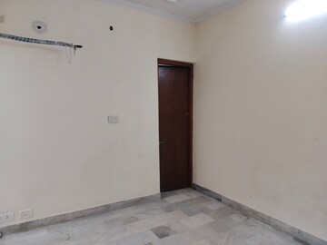 Room in 2 BHK Apartment at Sarita Vihar – for Rent
