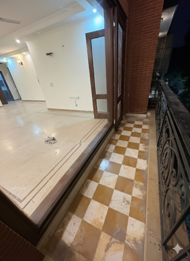 Balcony, kalkaji 3 Bedroom 2100 Sq.Ft. Builder Floor In Kalkaji Delhi 9705992