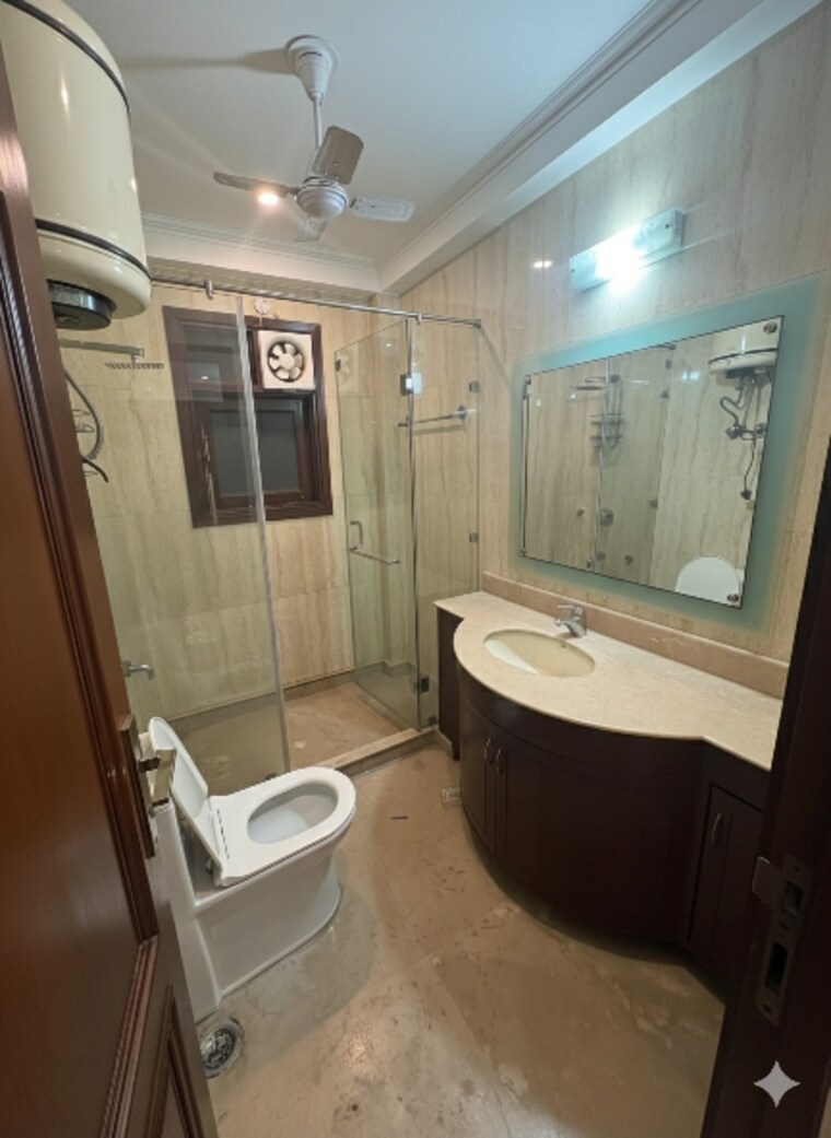 Attached Bathroom, kalkaji 3 Bedroom 2100 Sq.Ft. Builder Floor In Kalkaji Delhi 9705992