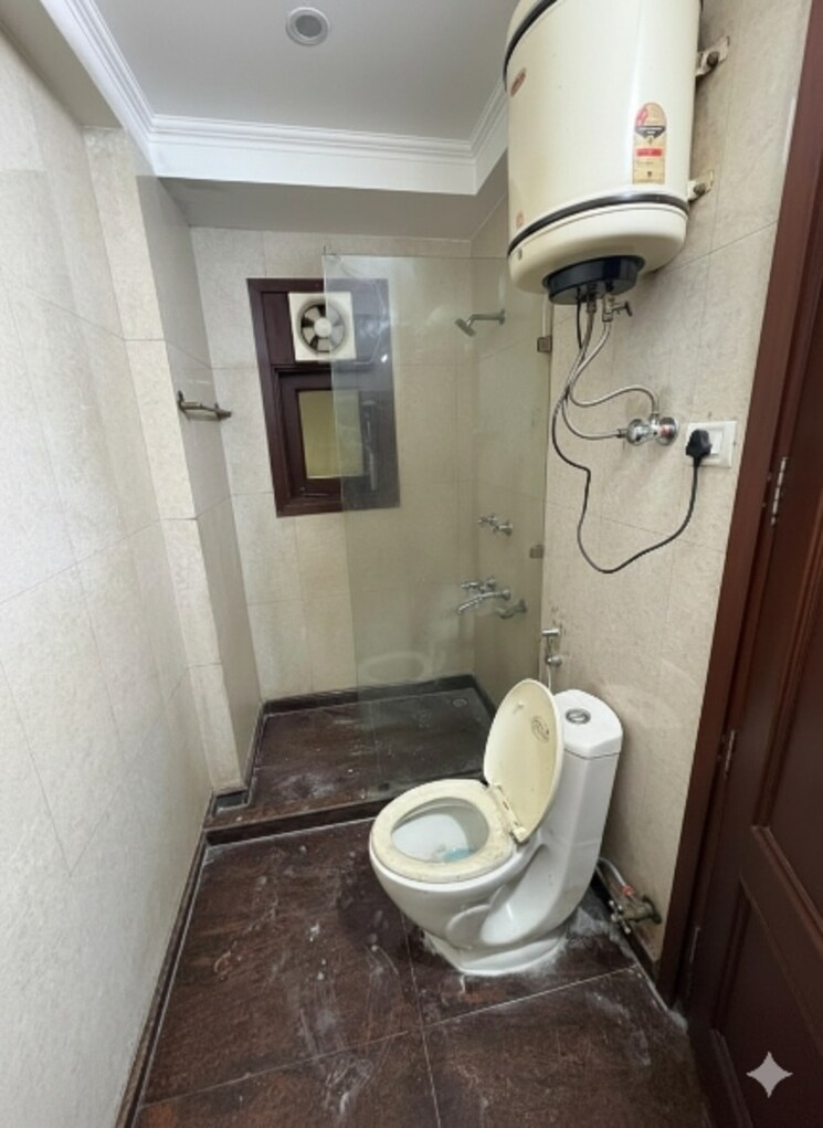 Attached Bathroom, kalkaji 3 Bedroom 2100 Sq.Ft. Builder Floor In Kalkaji Delhi 9705992