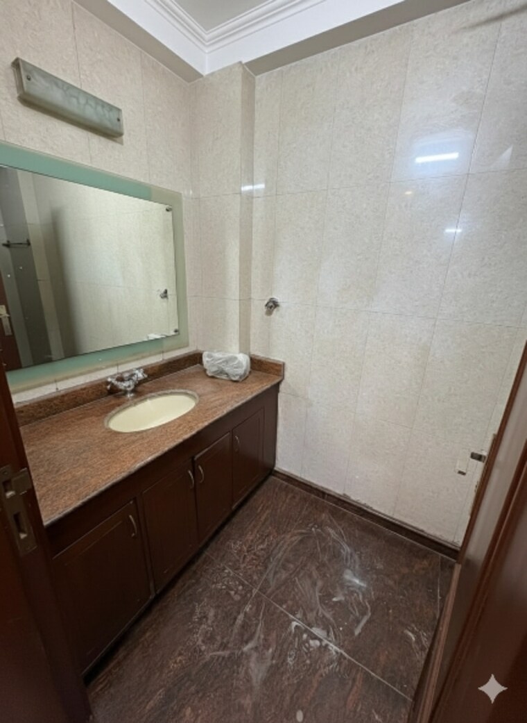 Attached Bathroom, kalkaji 3 Bedroom 2100 Sq.Ft. Builder Floor In Kalkaji Delhi 9705992