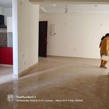 Room in 3 BHK Apartment at Omaxe R2, Gomti Nagar – for Sale