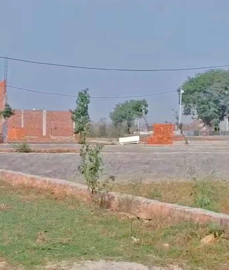 undefined, swarnim-vihar  61 Sq.Yd. Plot In Sector 82 Noida 9705993