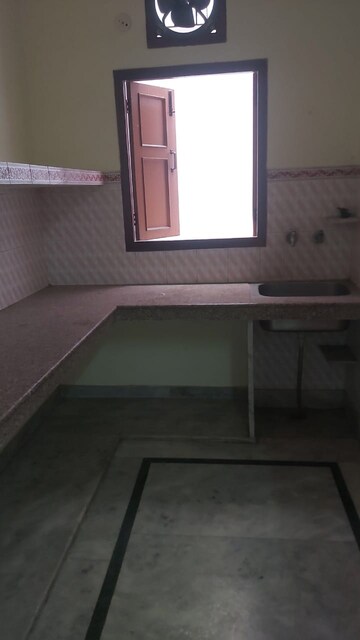 Kitchen in 1.5 BHK Builder Floor at Mayur Vihar – for Rent