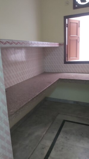 Bathroom in 1.5 BHK Builder Floor at Mayur Vihar – for Rent