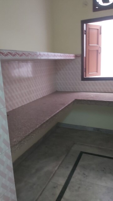 Bathroom in 1.5 BHK Builder Floor at Mayur Vihar – for Rent