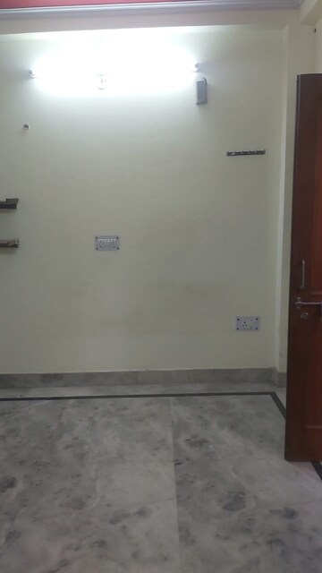 Room in 1.5 BHK Builder Floor at Mayur Vihar – for Rent