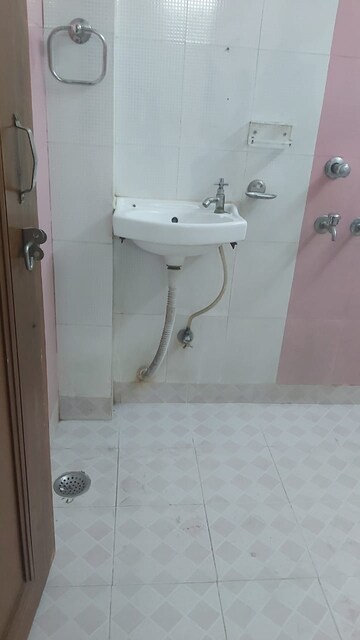 Bathroom in 1.5 BHK Builder Floor at Mayur Vihar – for Rent