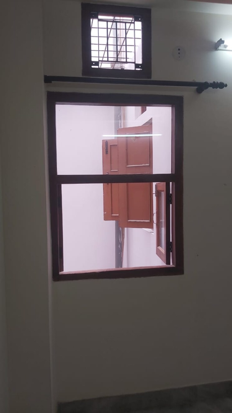 Room, mayur vihar 1.5 Bedroom 400 Sq.Ft. Builder Floor In Mayur Vihar Delhi 9706005