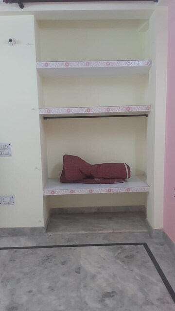 Furnished Amenities in 1.5 BHK Builder Floor at Mayur Vihar – for Rent