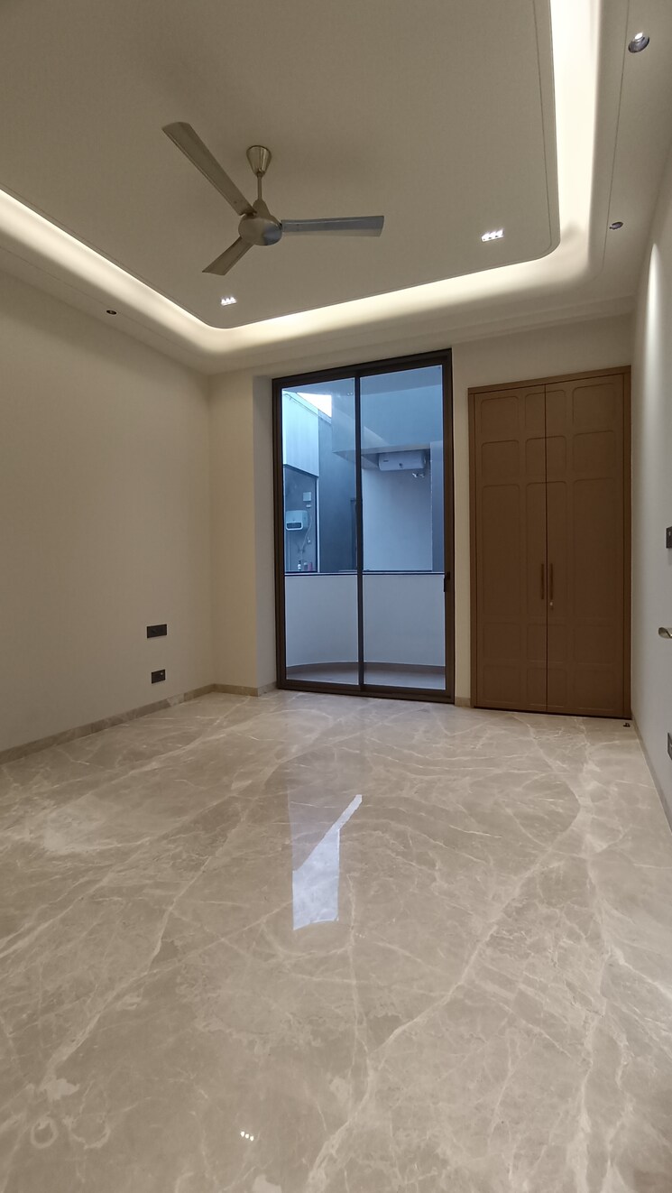 Room, greater kailash i 4 Bedroom 500 Sq.Yd. Builder Floor In Greater Kailash I Delhi 9706016