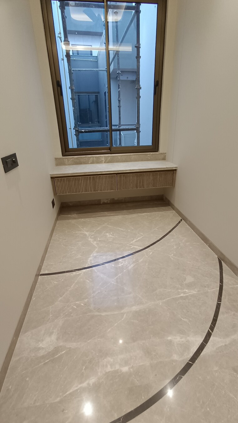 Balcony, greater kailash i 4 Bedroom 500 Sq.Yd. Builder Floor In Greater Kailash I Delhi 9706016