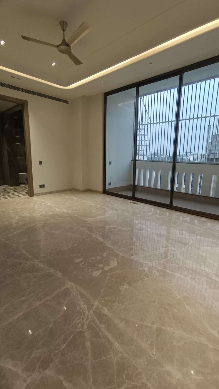 Room, greater kailash i 4 Bedroom 500 Sq.Yd. Builder Floor In Greater Kailash I Delhi 9706016