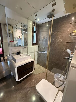 Bathroom in 4 BHK Apartment at Safdarjung Enclave – for Rent