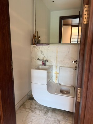 Bathroom in 4 BHK Apartment at Safdarjung Enclave – for Rent