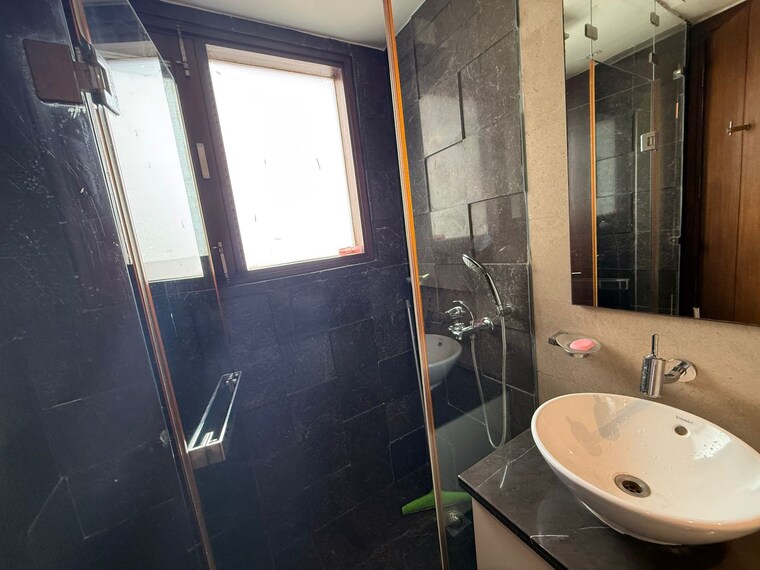 Bathroom, safdarjung enclave 4 Bedroom 4500 Sq.Ft. Apartment In Safdarjung Enclave Delhi 9706015